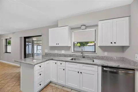 Kitchen - 906 Cutler Dr, Seffner, FL 33584 photo 4 of 7