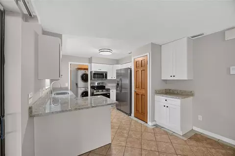Kitchen - 906 Cutler Dr, Seffner, FL 33584 photo 3 of 7