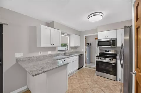 Kitchen - 906 Cutler Dr, Seffner, FL 33584 photo 7 of 7