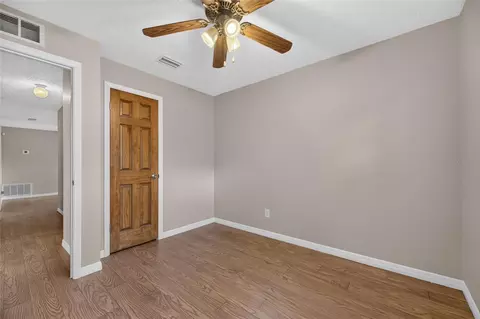 Bedroom - 906 Cutler Dr, Seffner, FL 33584 photo 6 of 10