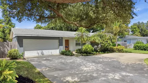 6675 Colony Dr S, Saint Petersburg, FL 33705