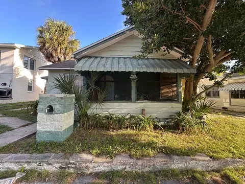 821 Paris Ave S, Saint Petersburg, FL 33701