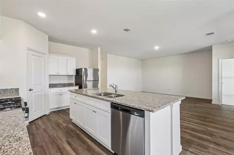Kitchen - 10861 Curving Creek Loop, Parrish, FL 34219 photo 1 of 6