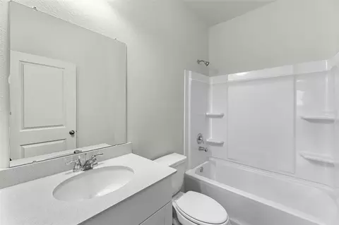 Bath - 10861 Curving Creek Loop, Parrish, FL 34219 photo 1 of 2