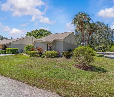 1 Windrush Bay Dr, Tarpon Springs, FL 34689