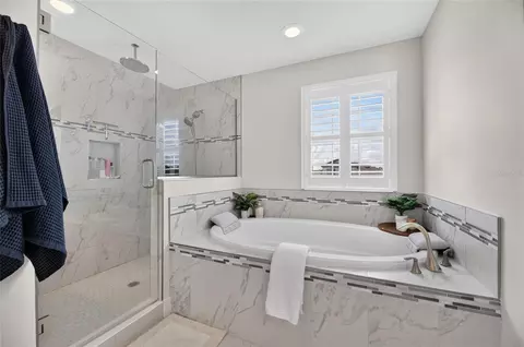 Bath - 9125 Warm Springs Cir, Parrish, FL 34219 photo 6 of 7