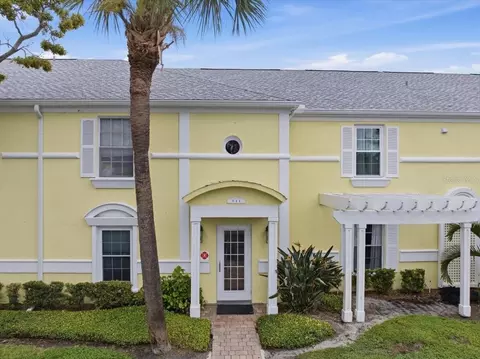 111 Seahorse Dr SE #B, Saint Petersburg, FL 33705