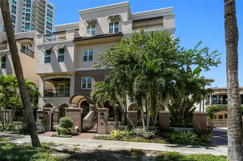 524 Beach Dr NE, Saint Petersburg, FL 33701