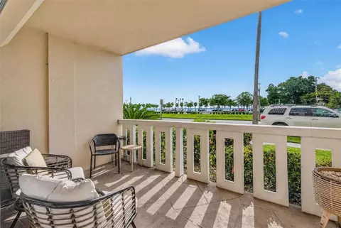 1200 N Shore Dr NE #104, Saint Petersburg, FL 33701