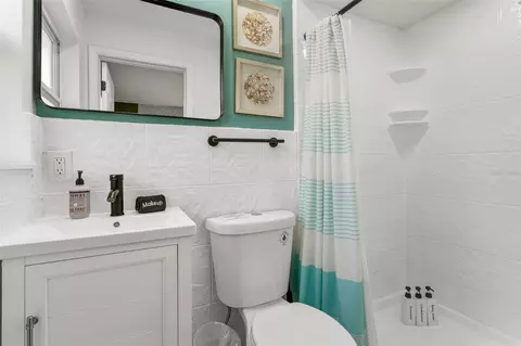 Bath - 412 Deville Dr E, Largo, FL 33771 photo 3 of 3