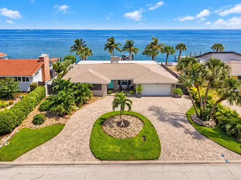 2480 E Bay Isle Dr SE, Saint Petersburg, FL 33705