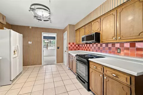 Kitchen - 409 El Greco Dr, Brandon, FL 33511 photo 3 of 4