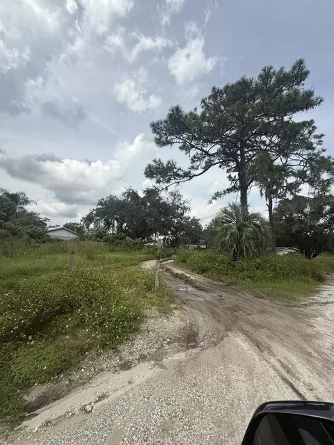 6042 Lewis Dr, Zephyrhills, FL 33542