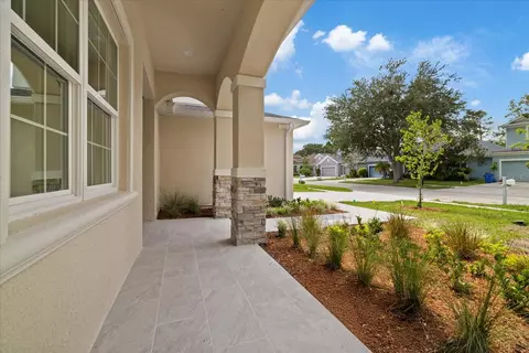 Exterior - 10704 Banfield Dr, Riverview, FL 33579 photo 5 of 11