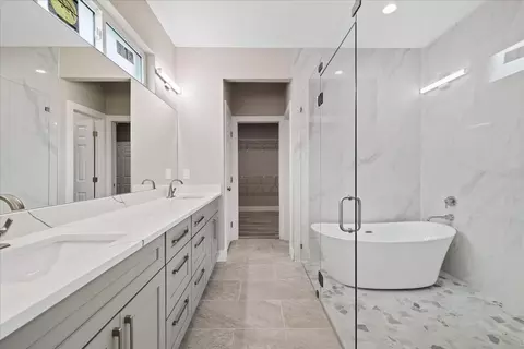 Bath - 10704 Banfield Dr, Riverview, FL 33579 photo 3 of 8