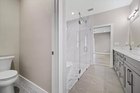 Bath - 10704 Banfield Dr, Riverview, FL 33579 photo 4 of 8