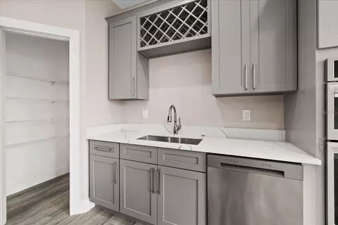 Kitchen - 10704 Banfield Dr, Riverview, FL 33579 photo 5 of 6
