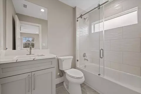 Bath - 10704 Banfield Dr, Riverview, FL 33579 photo 8 of 8