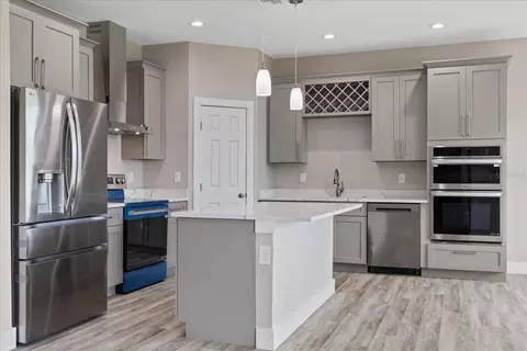 Kitchen - 10704 Banfield Dr, Riverview, FL 33579 photo 6 of 6