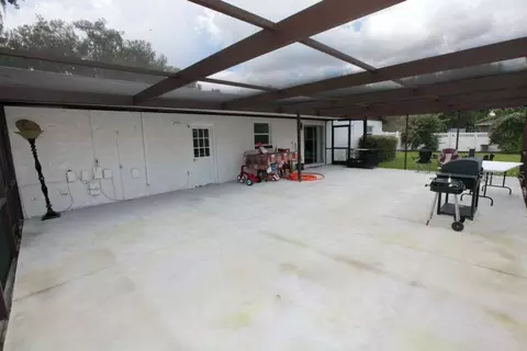 Exterior - 815 Bishop Pl, Seffner, FL 33584 photo 2 of 6
