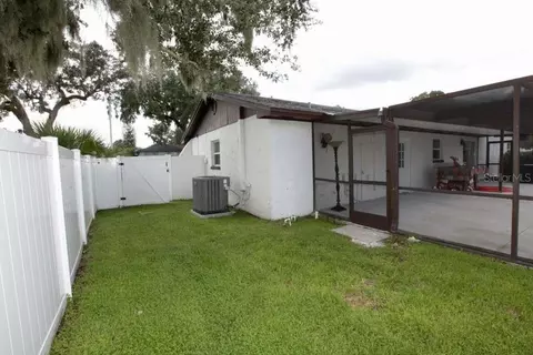 Exterior - 815 Bishop Pl, Seffner, FL 33584 photo 4 of 6