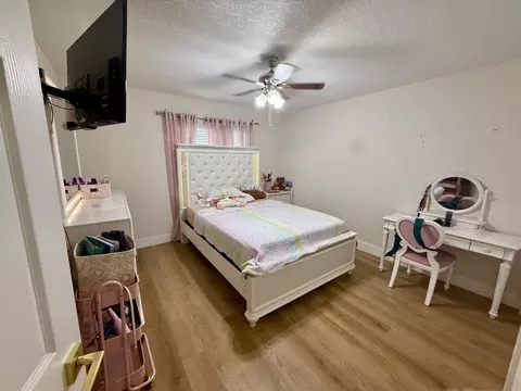 Bedroom - 815 Bishop Pl, Seffner, FL 33584 photo 3 of 3