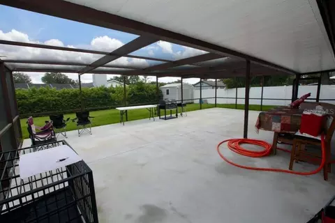 Exterior - 815 Bishop Pl, Seffner, FL 33584 photo 3 of 6