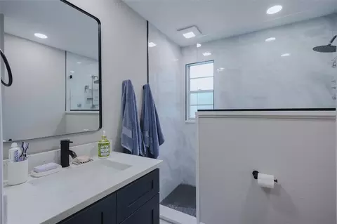 Bath - 16606 Forest Park Dr, Lutz, FL 33549 photo 1 of 3