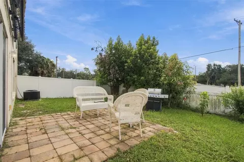 Exterior - 11771 Mango Cross Ct, Seffner, FL 33584 photo 3 of 4