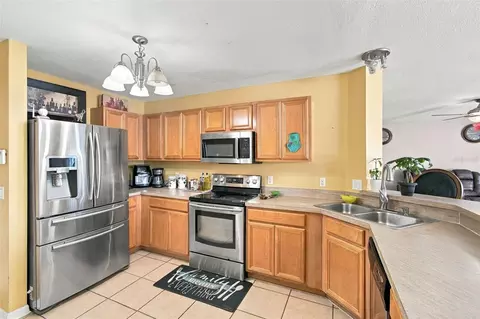 Kitchen - 11771 Mango Cross Ct, Seffner, FL 33584 photo 2 of 4