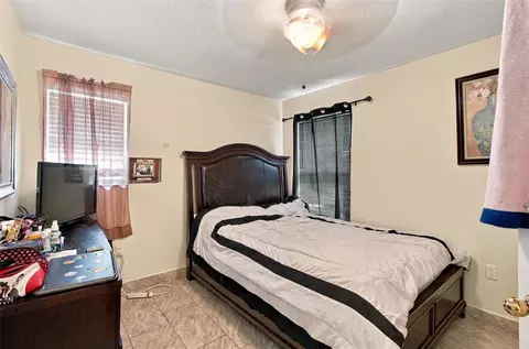 Bedroom - 11771 Mango Cross Ct, Seffner, FL 33584 photo 3 of 3