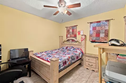 Bedroom - 11771 Mango Cross Ct, Seffner, FL 33584 photo 2 of 3
