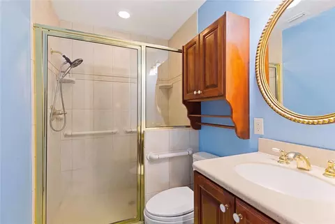 Bath - 1105 Lenna Ave, Seffner, FL 33584 photo 4 of 5