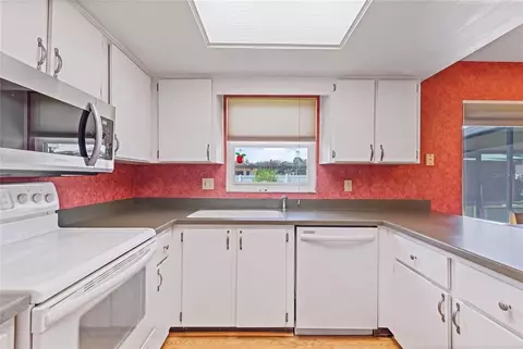 Kitchen - 1105 Lenna Ave, Seffner, FL 33584 photo 2 of 3