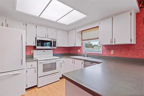 Kitchen - 1105 Lenna Ave, Seffner, FL 33584 photo 3 of 3