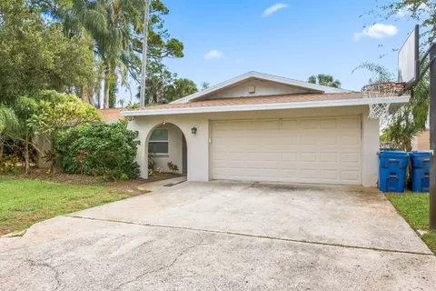 9165 136th St, Seminole, FL 33776
