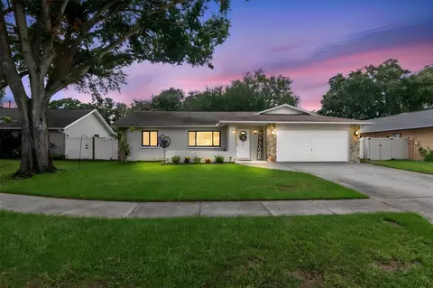 Exterior - 2158 Beverly Ln, Clearwater, FL 33763 photo 2 of 8