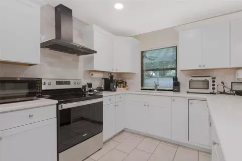 Kitchen - 2158 Beverly Ln, Clearwater, FL 33763 photo 4 of 5