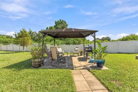 Exterior - 506 Diamond Ridge Rd, Seffner, FL 33584 photo 4 of 6