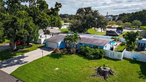 8465 Ridgewood Cir, Seminole, FL 33772