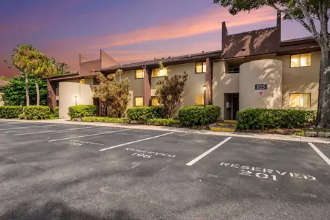 825 S Village Dr N #102, Saint Petersburg, FL 33716