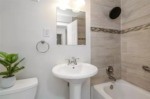 Bath - 501 E Bay Dr #702, Largo, FL 33770 photo 2 of 2