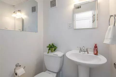 Bath - 501 E Bay Dr #702, Largo, FL 33770 photo 1 of 2