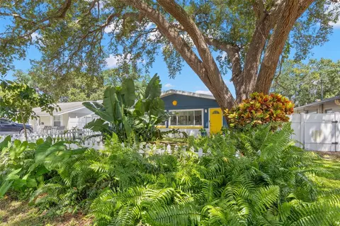 613 Cedarwood St N, Saint Petersburg, FL 33703