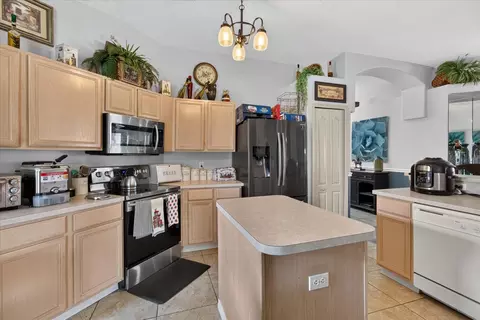 Kitchen - 5336 Watson Rd, Riverview, FL 33578 photo 6 of 8