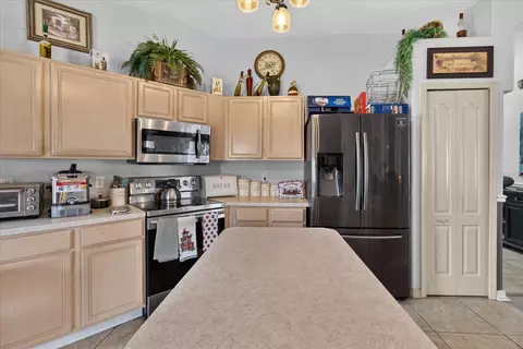 Kitchen - 5336 Watson Rd, Riverview, FL 33578 photo 7 of 8