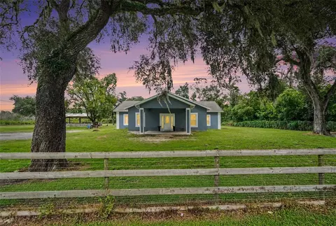 7040 Lumberton Rd, Zephyrhills, FL 33540