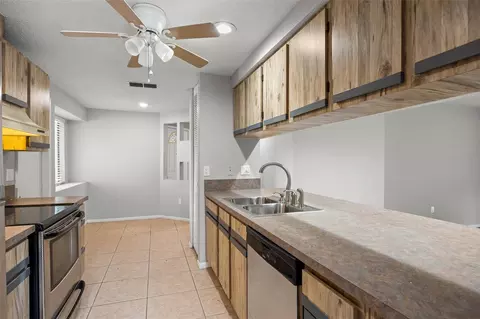 Kitchen - 627 Timber Bay Cir W, Oldsmar, FL 34677 photo 2 of 2