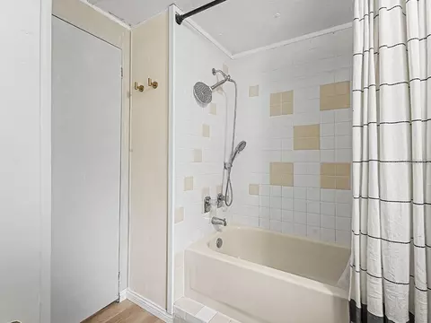 Bath - 18024 Drayton St, Spring Hill, FL 34610 photo 2 of 4