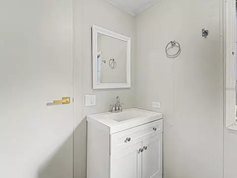 Bath - 18024 Drayton St, Spring Hill, FL 34610 photo 3 of 4